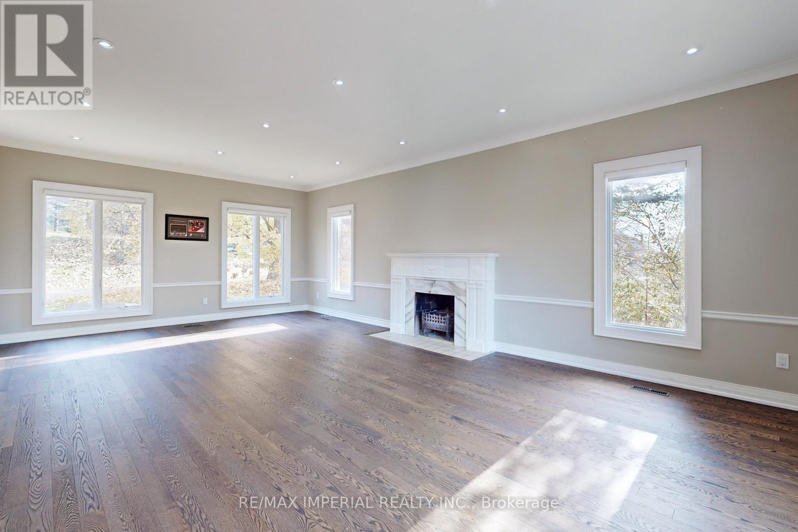 2 BLUE GRASS DR