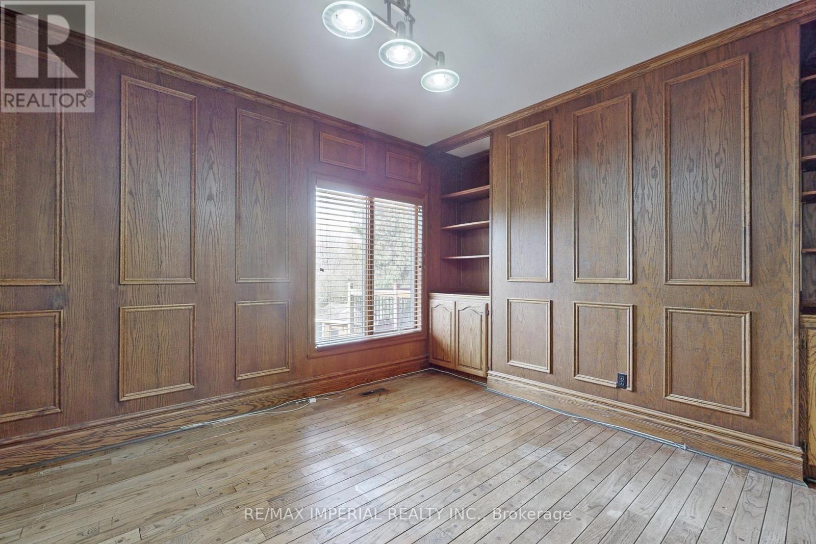 2 BLUE GRASS DR