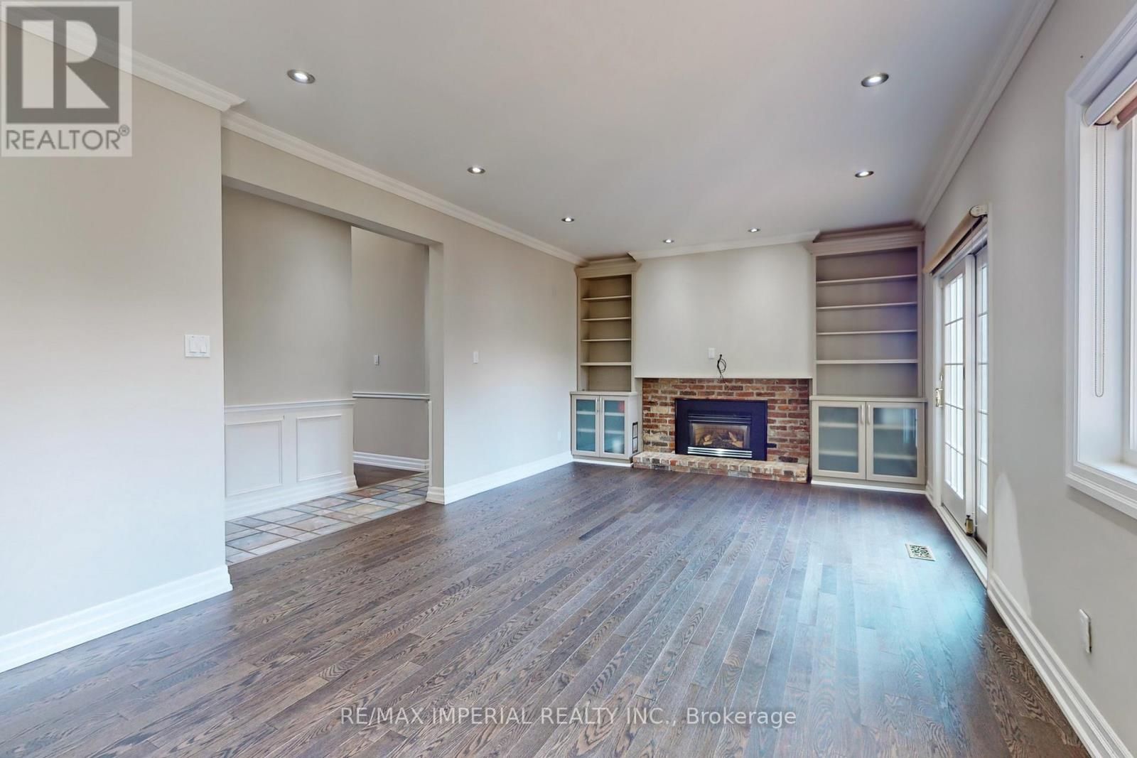 2 BLUE GRASS DR