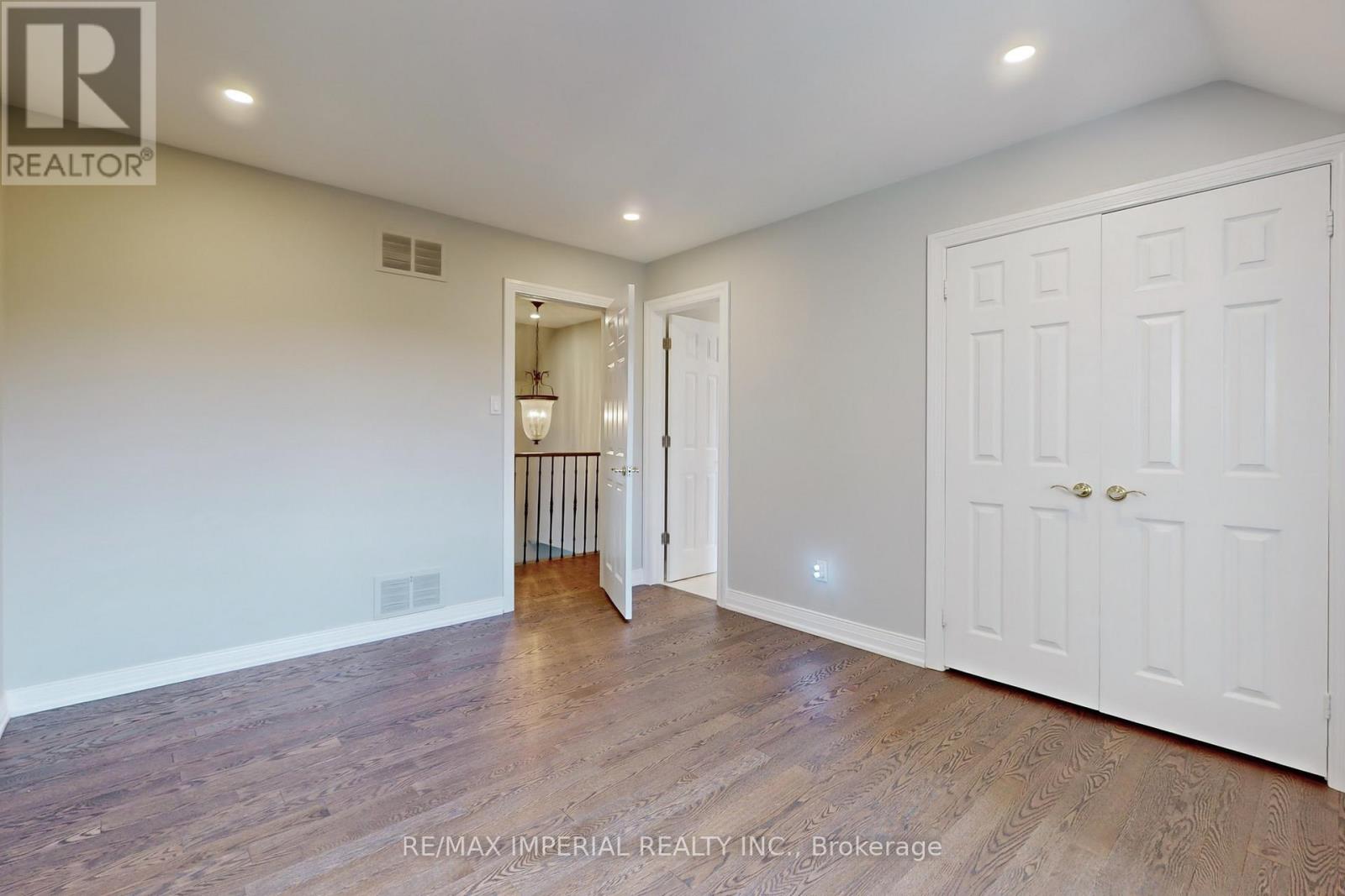 2 BLUE GRASS DR
