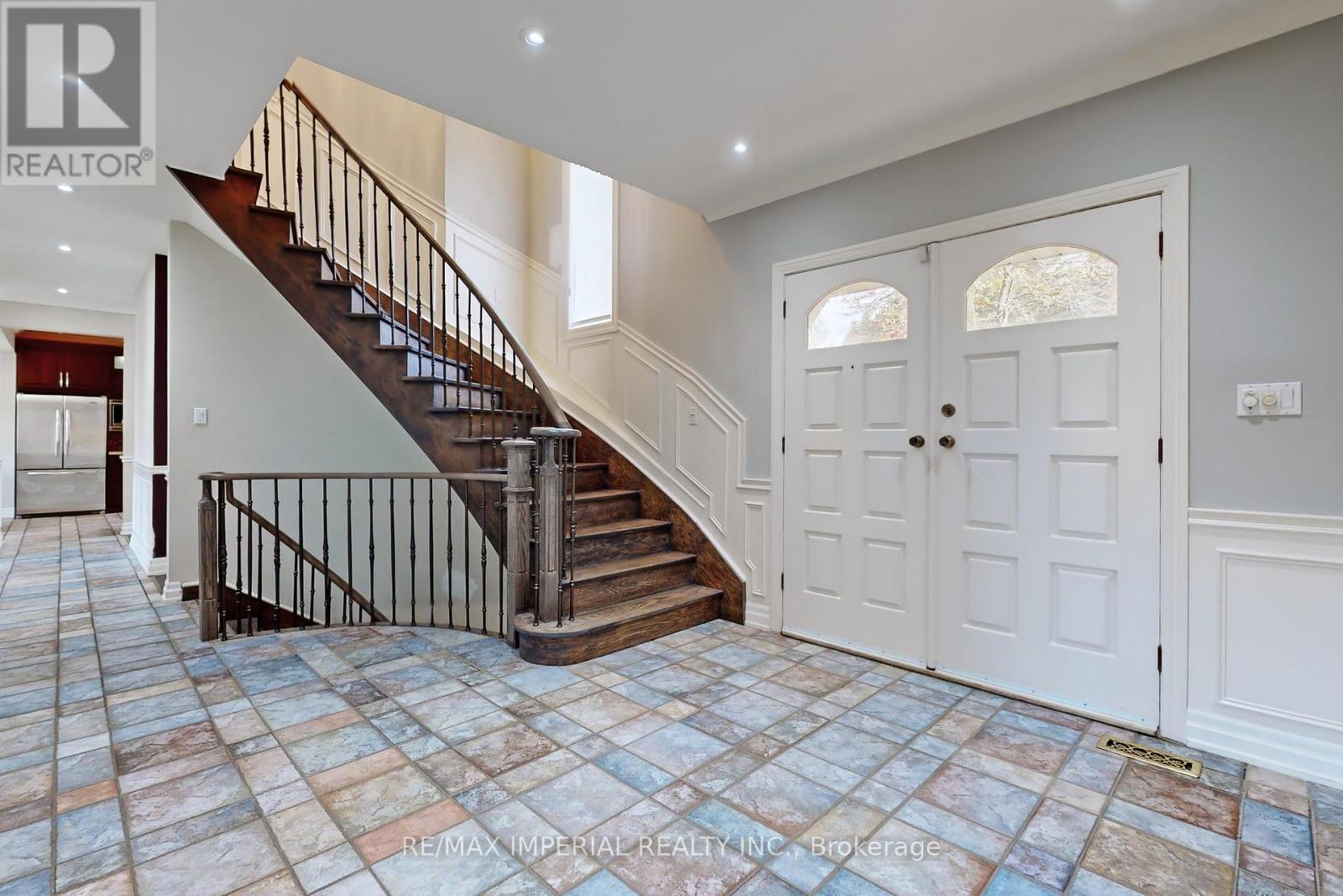 2 BLUE GRASS DR