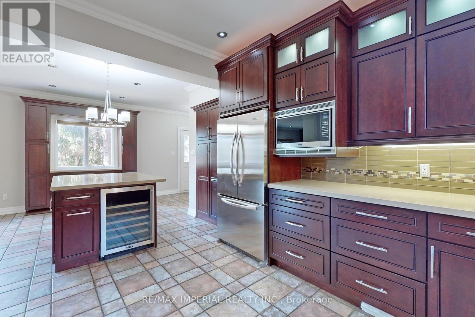 2 BLUE GRASS DR