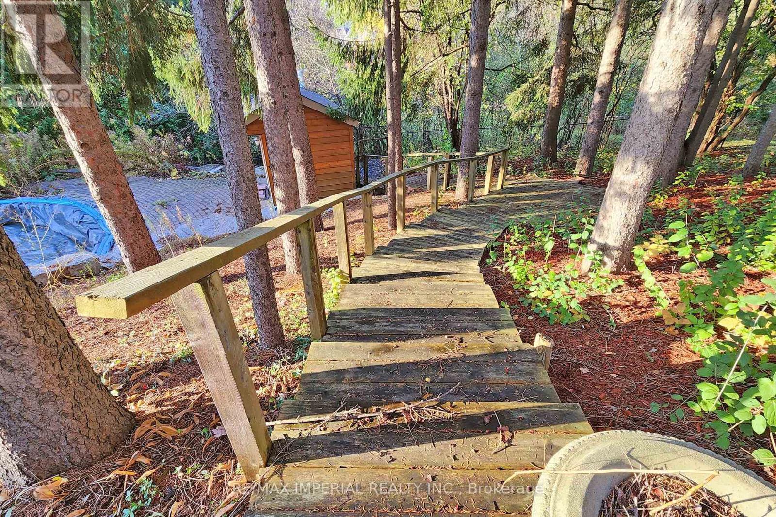 2 BLUE GRASS DR