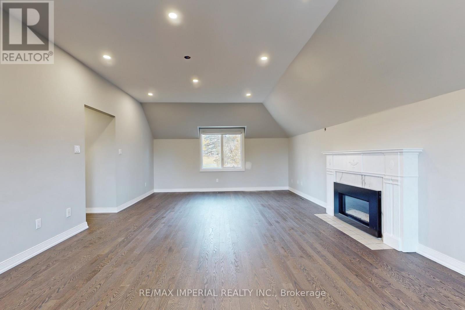 2 BLUE GRASS DR