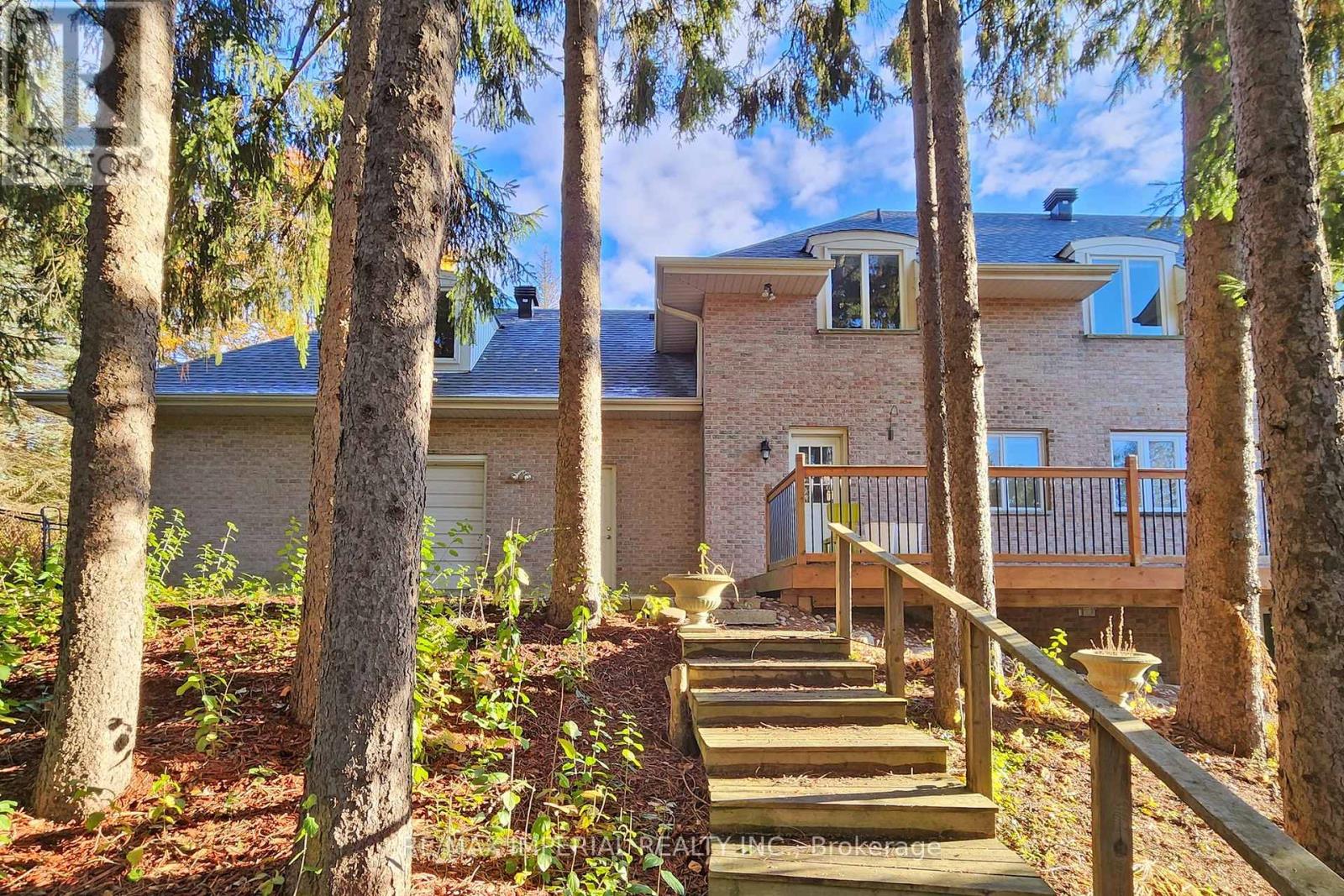 2 BLUE GRASS DR