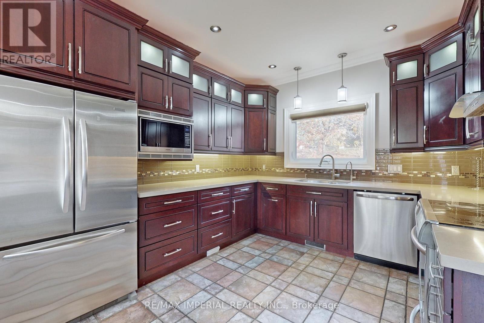 2 BLUE GRASS DR