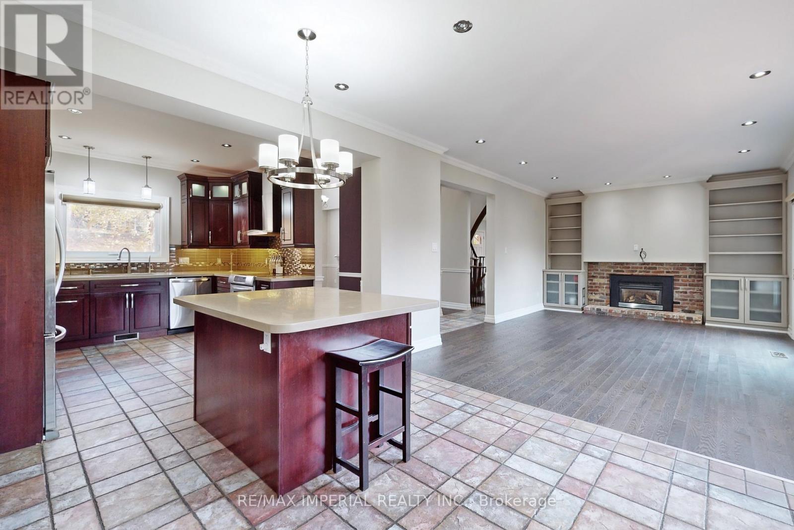 2 BLUE GRASS DR