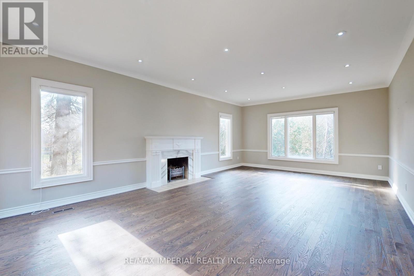 2 BLUE GRASS DR