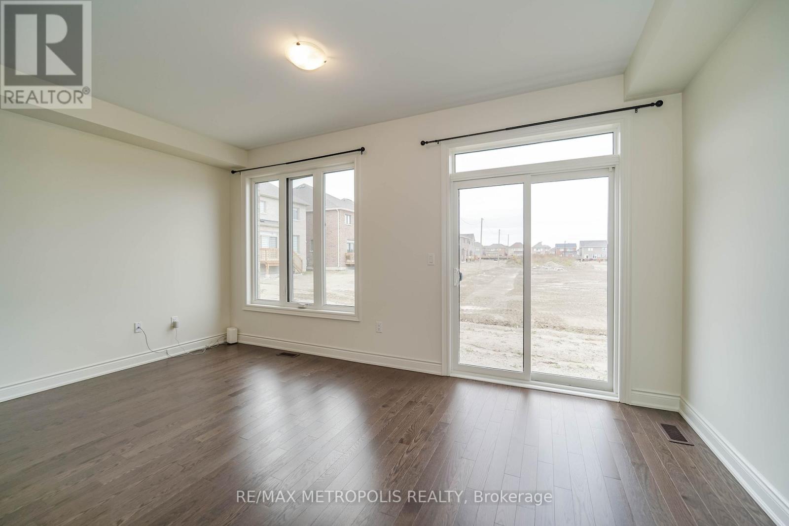 84 MONTROSE BLVD