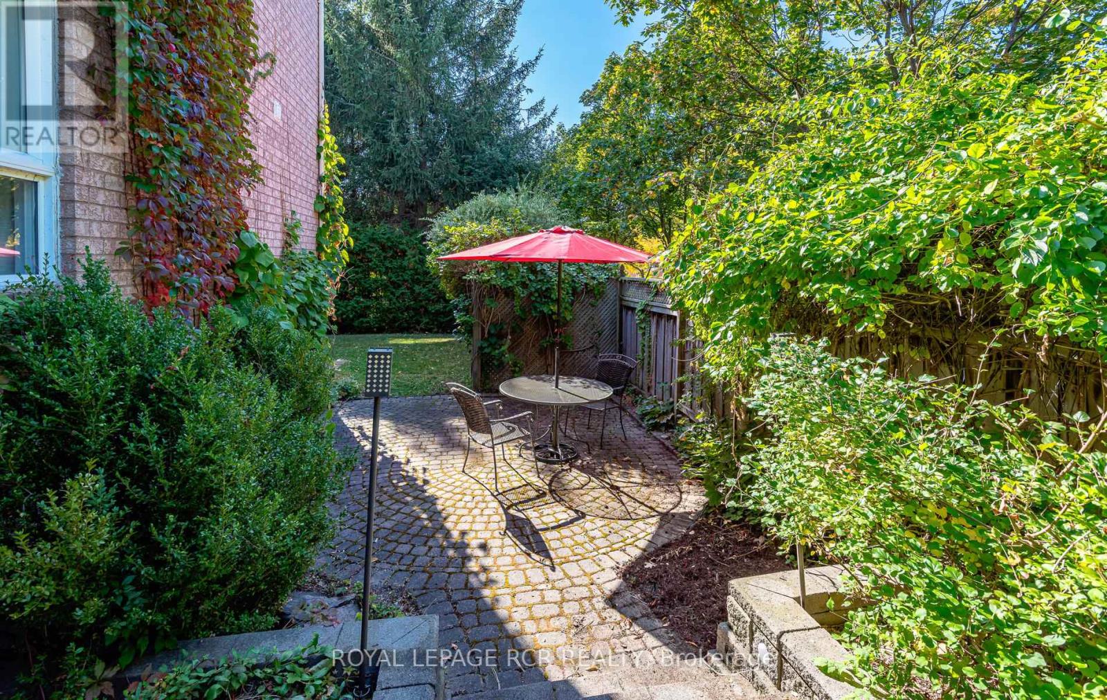 47 BUTTONWOOD TR