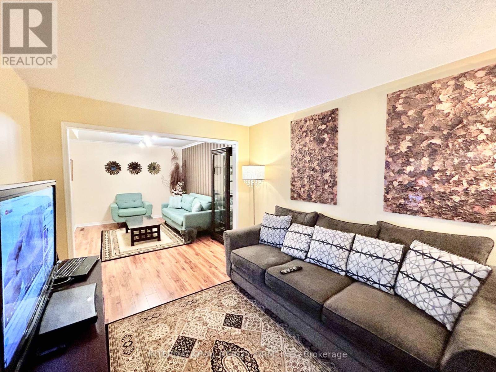 22 CYPRESS CRT