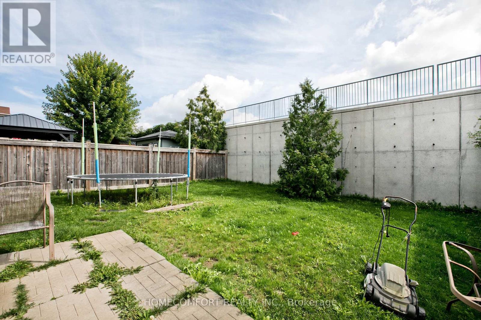 32 HEREFORDSHIRE CRES