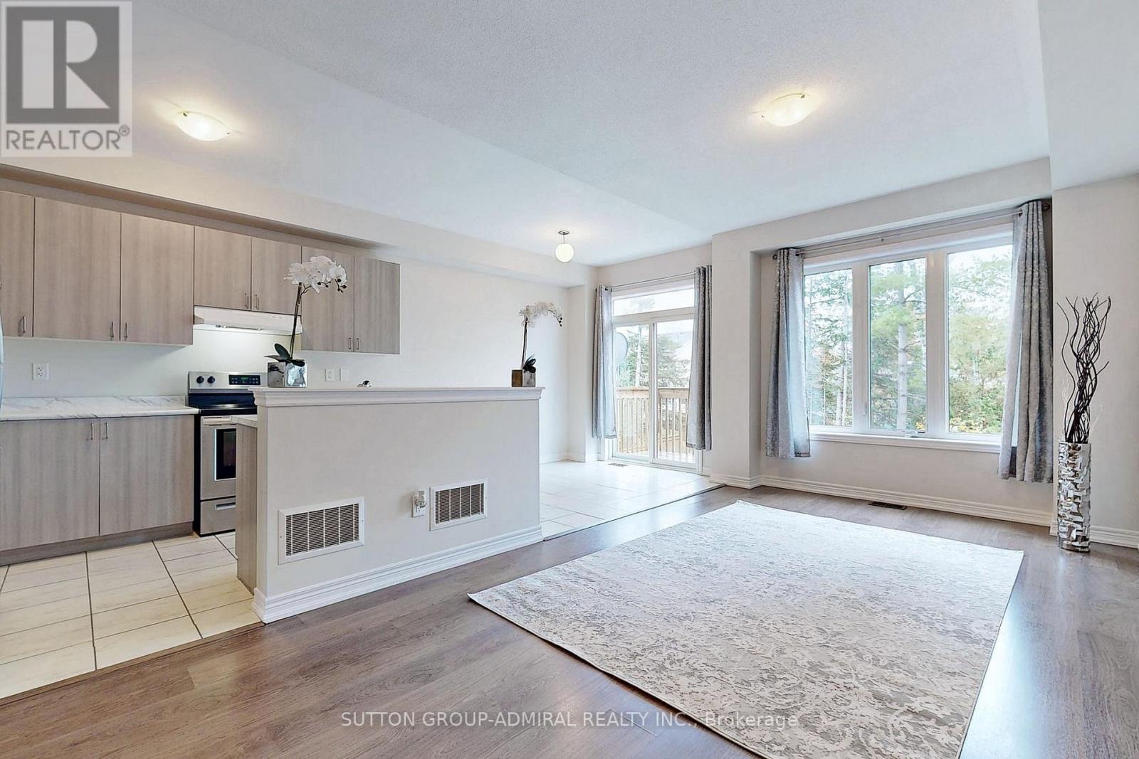 22 GREENWOOD DR