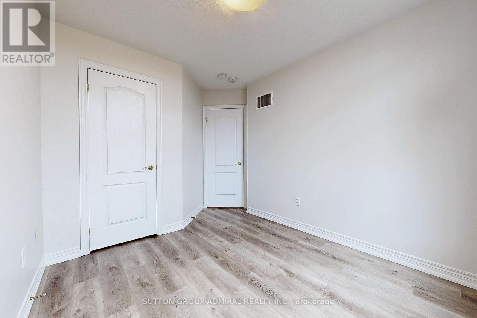 22 GREENWOOD DR