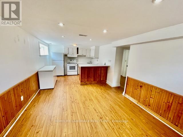 33 MILLARD AVE E
