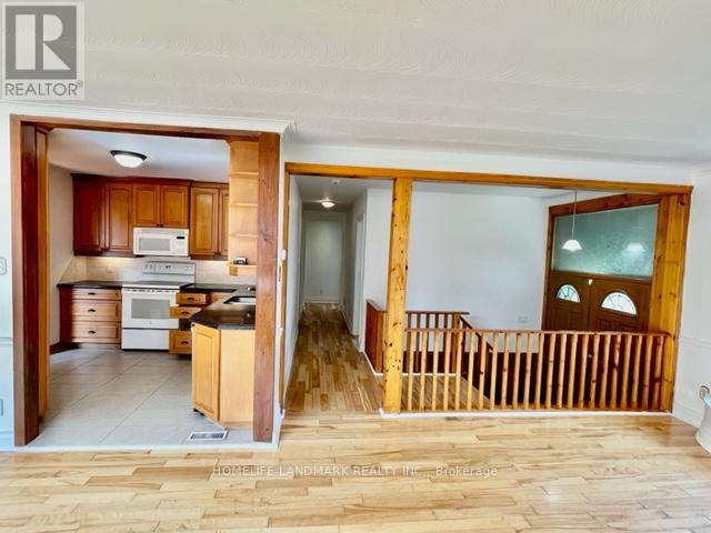 33 MILLARD AVE E
