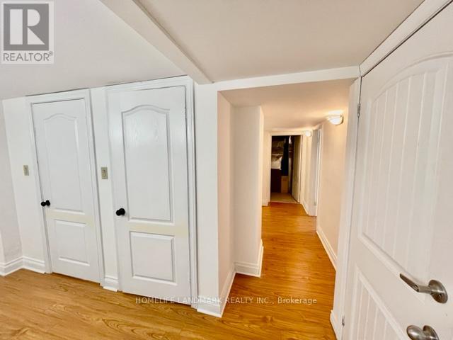 33 MILLARD AVE E