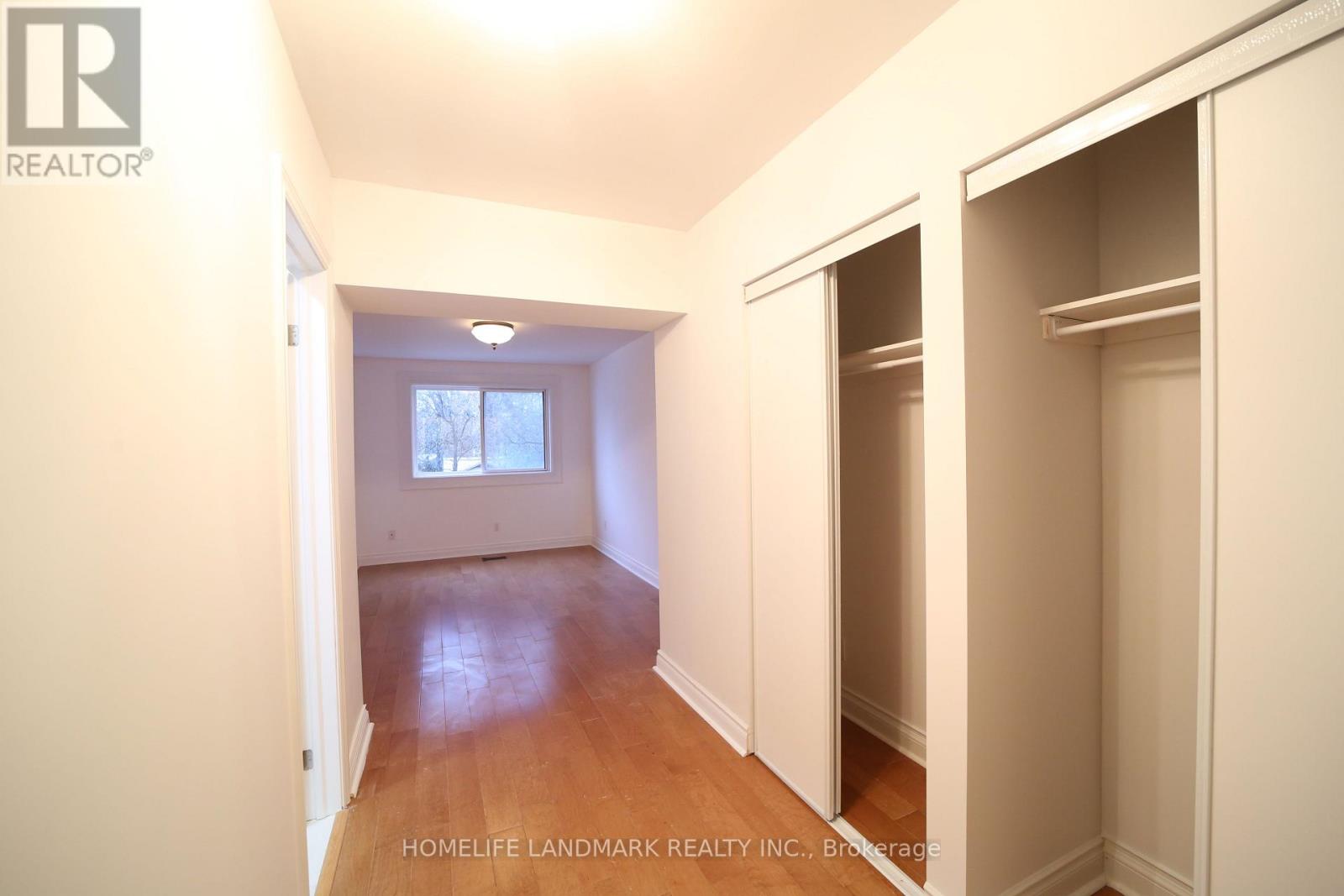 33 MILLARD AVE E