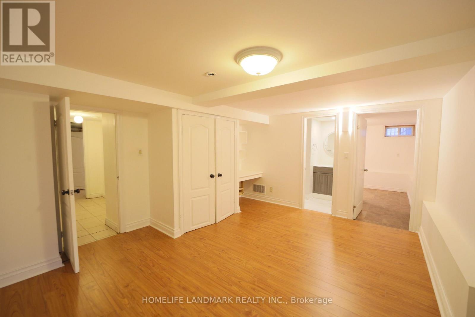 33 MILLARD AVE E