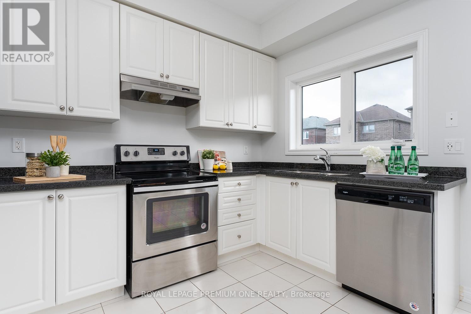 1514 MCROBERTS CRES