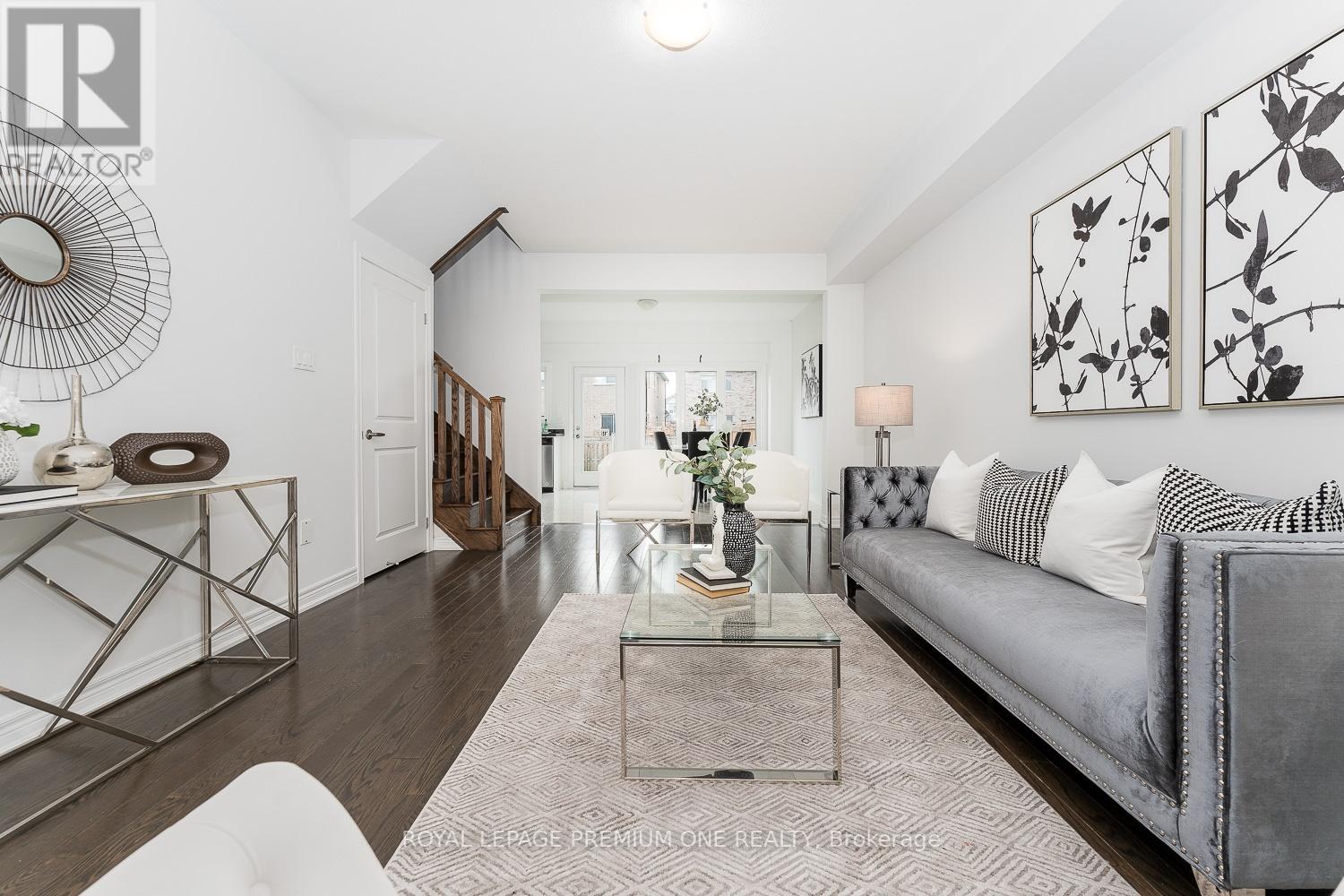 1514 MCROBERTS CRES
