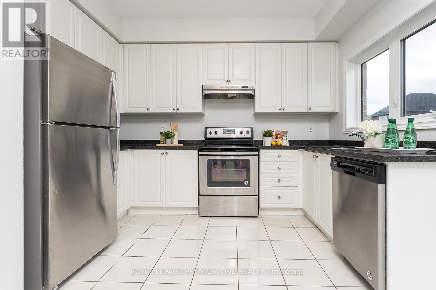 1514 MCROBERTS CRES