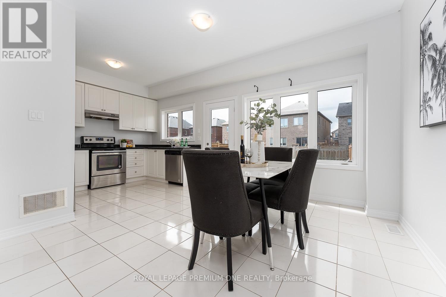 1514 MCROBERTS CRES