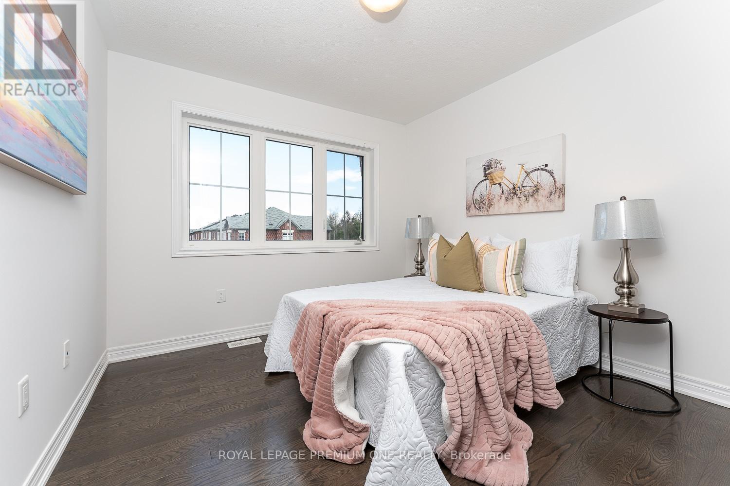 1514 MCROBERTS CRES