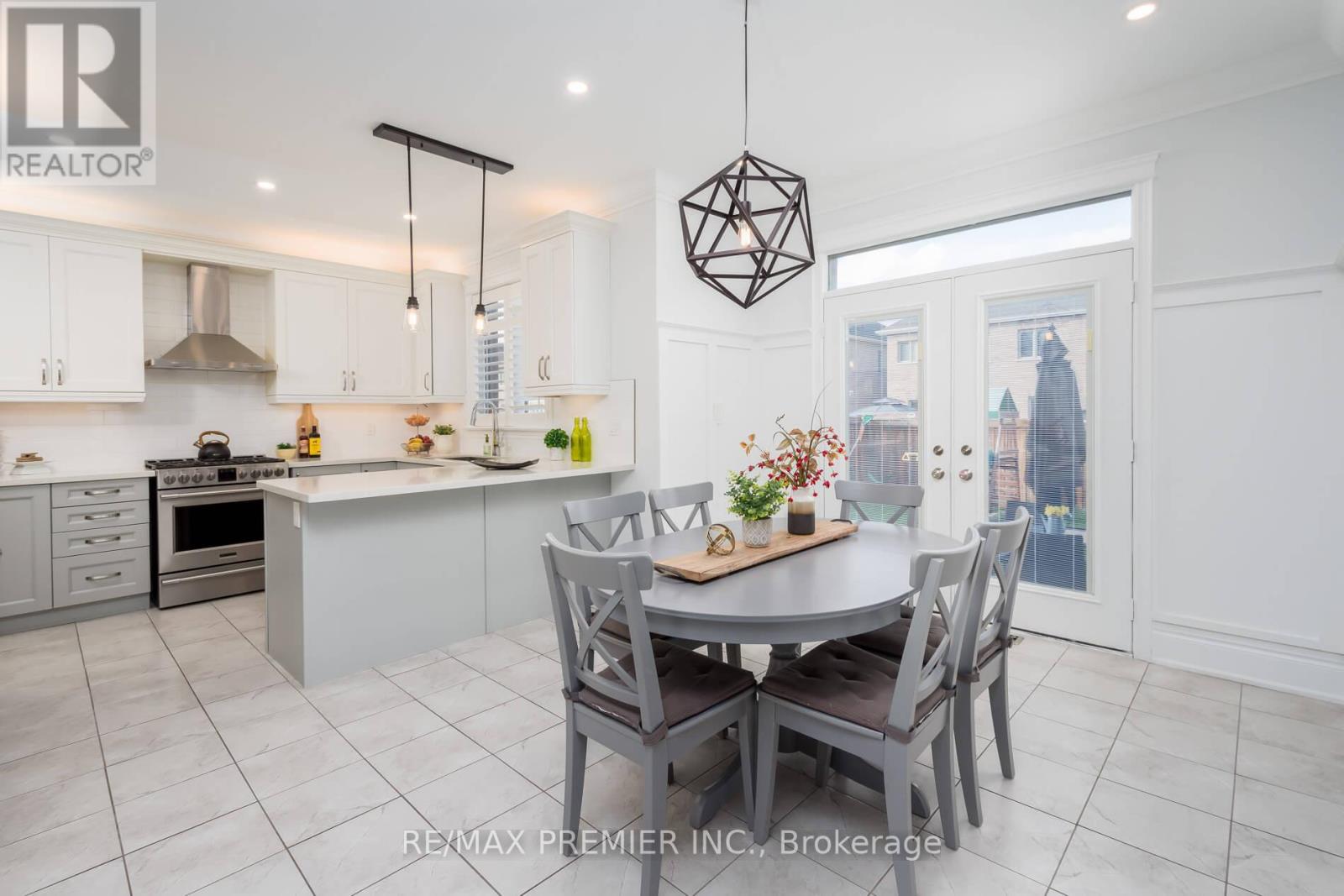 10 SCHWALM CRES