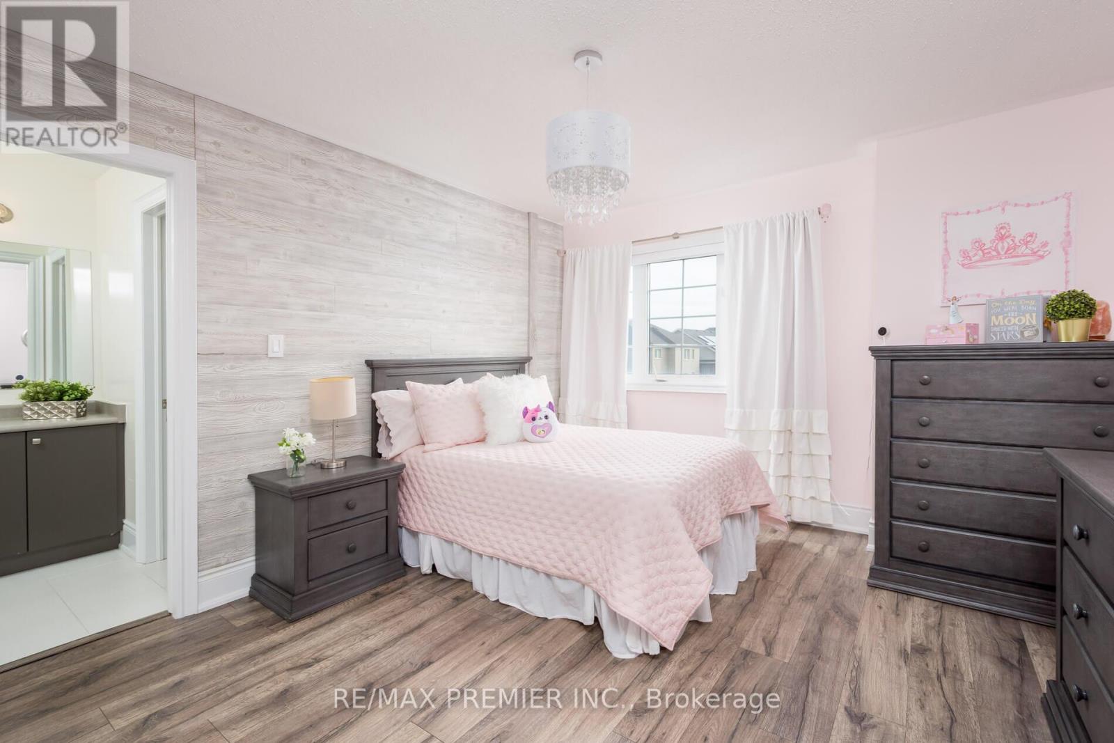 10 SCHWALM CRES