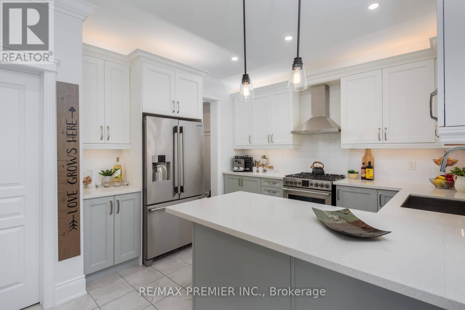 10 SCHWALM CRES