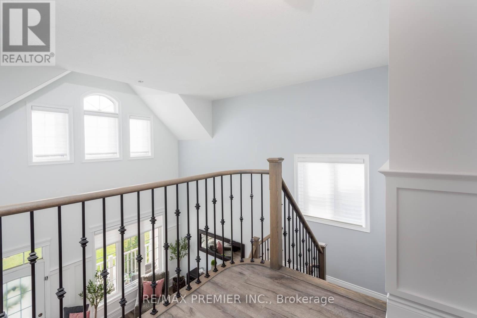 10 SCHWALM CRES