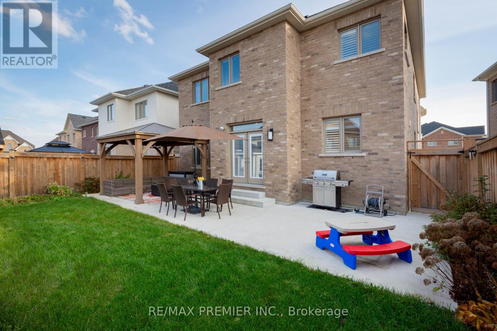 10 SCHWALM CRES