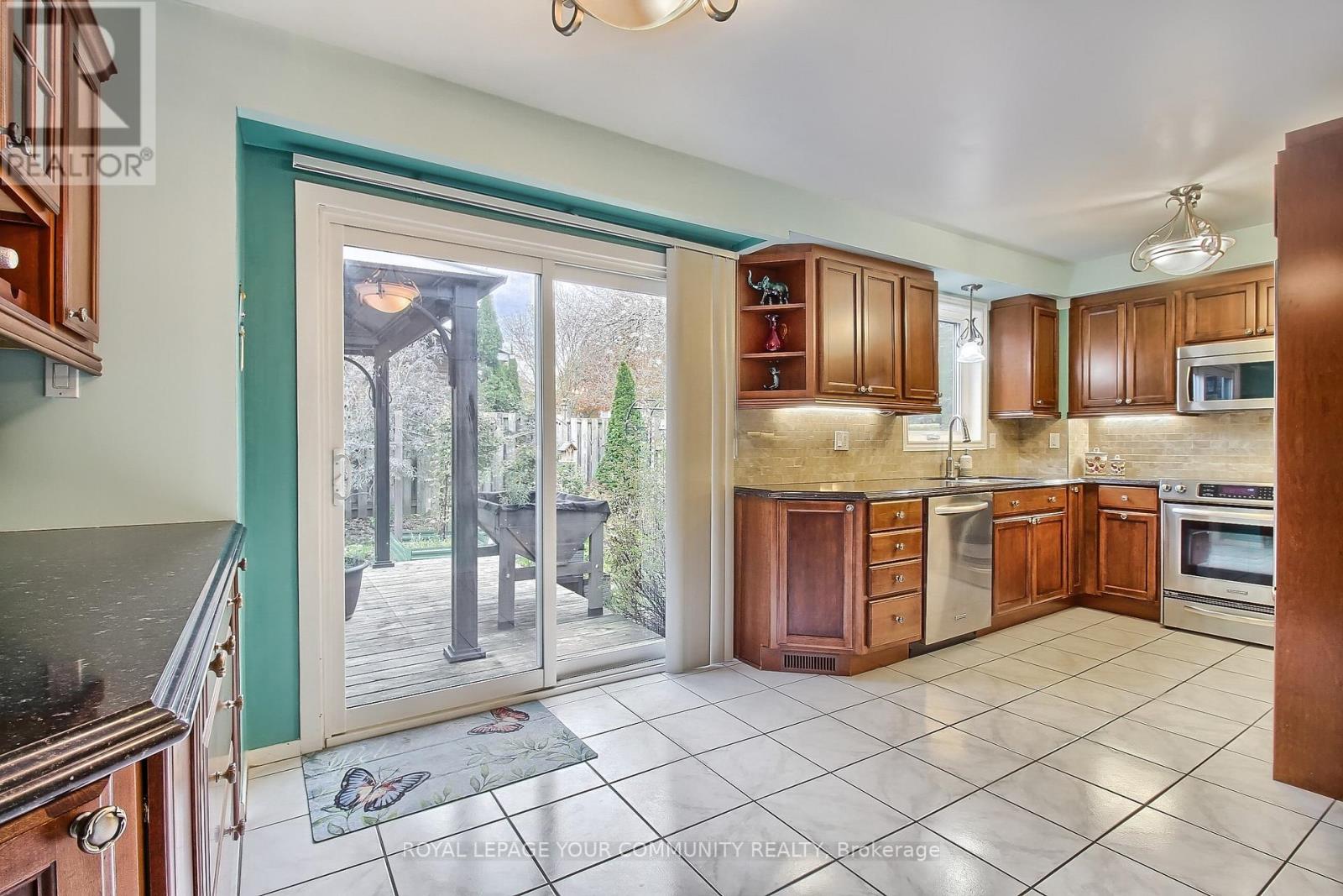 28 PATRICIAN CRT