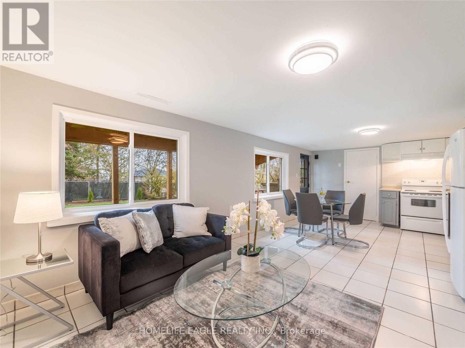 79 SIMCOE RD