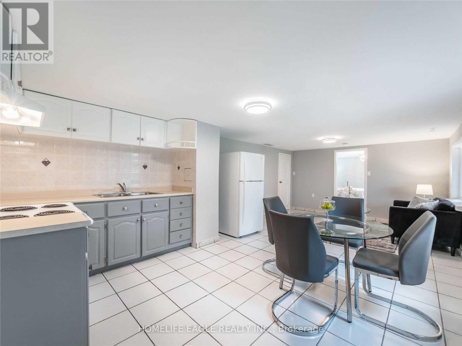 79 SIMCOE RD