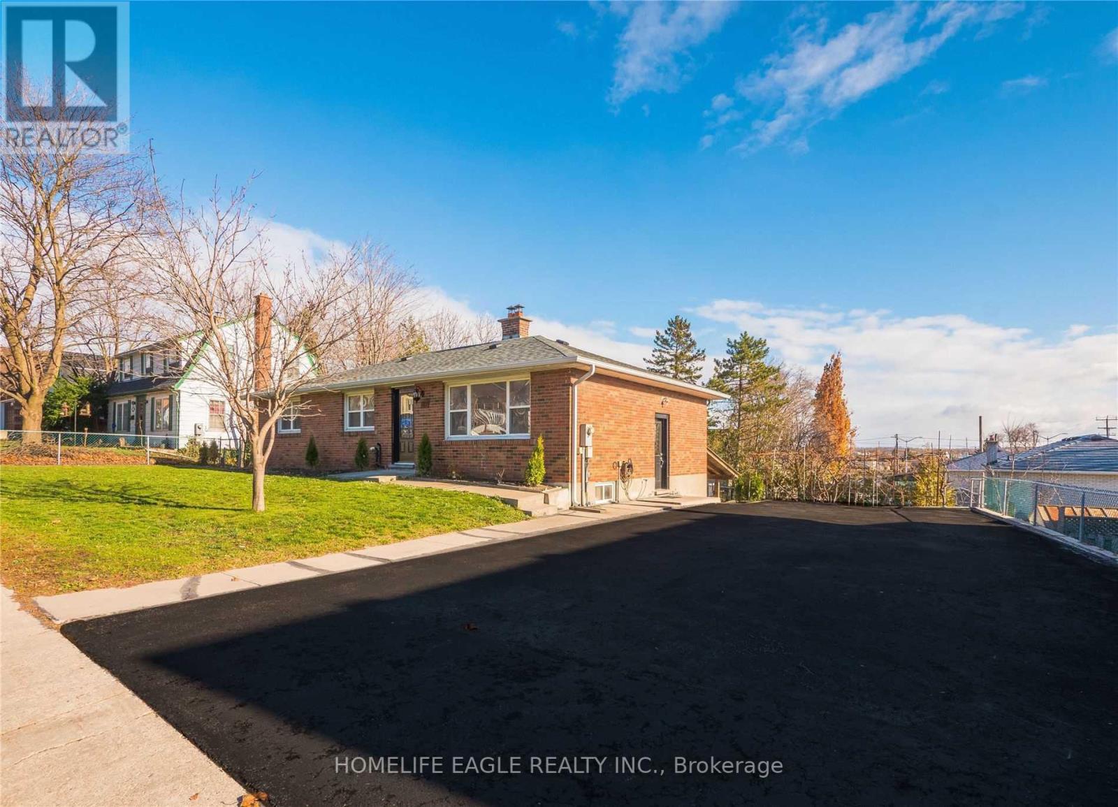 79 SIMCOE RD