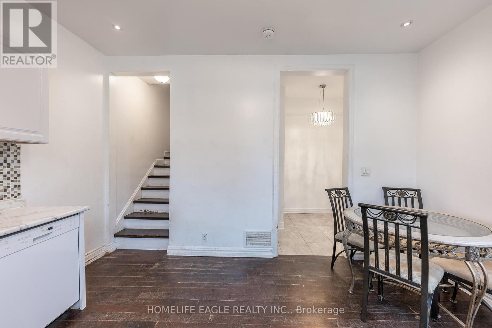 87 SIMCOE RD