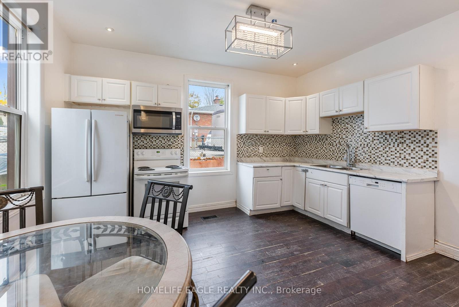 87 SIMCOE RD