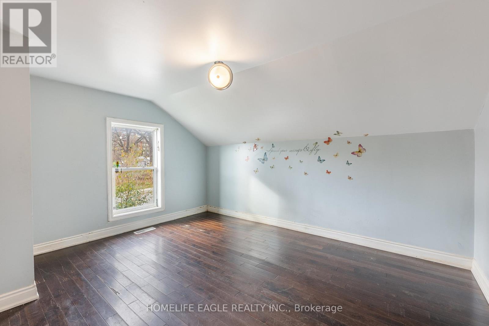 87 SIMCOE RD
