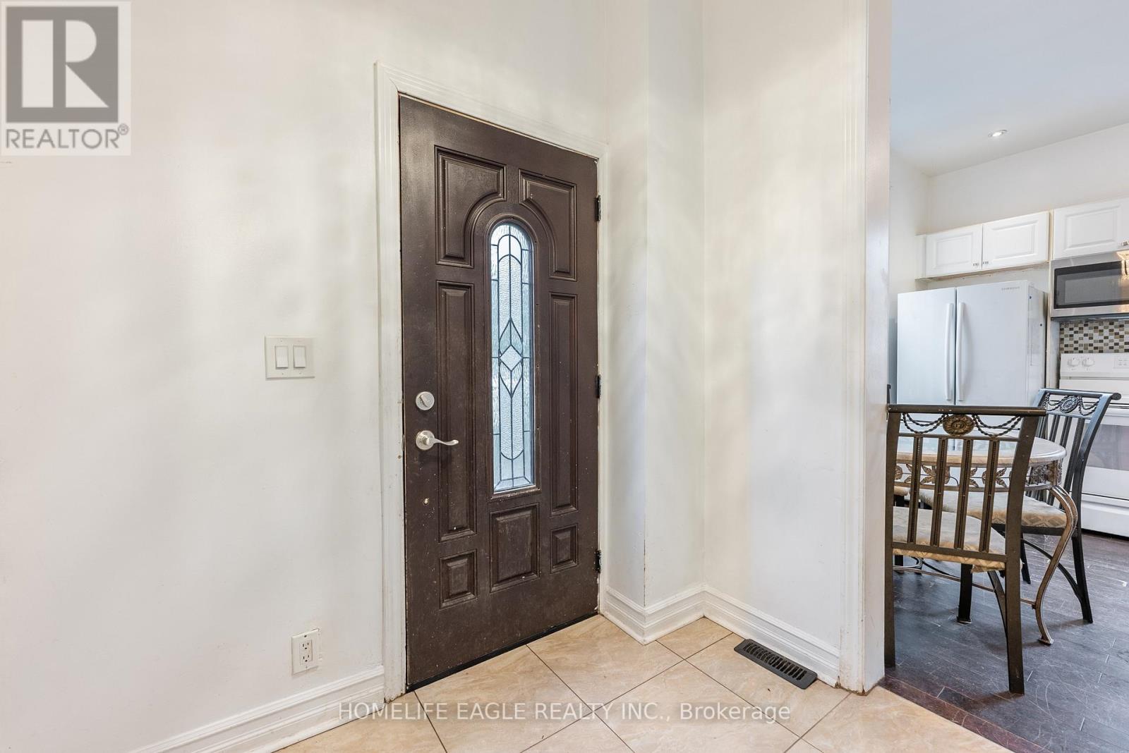 87 SIMCOE RD