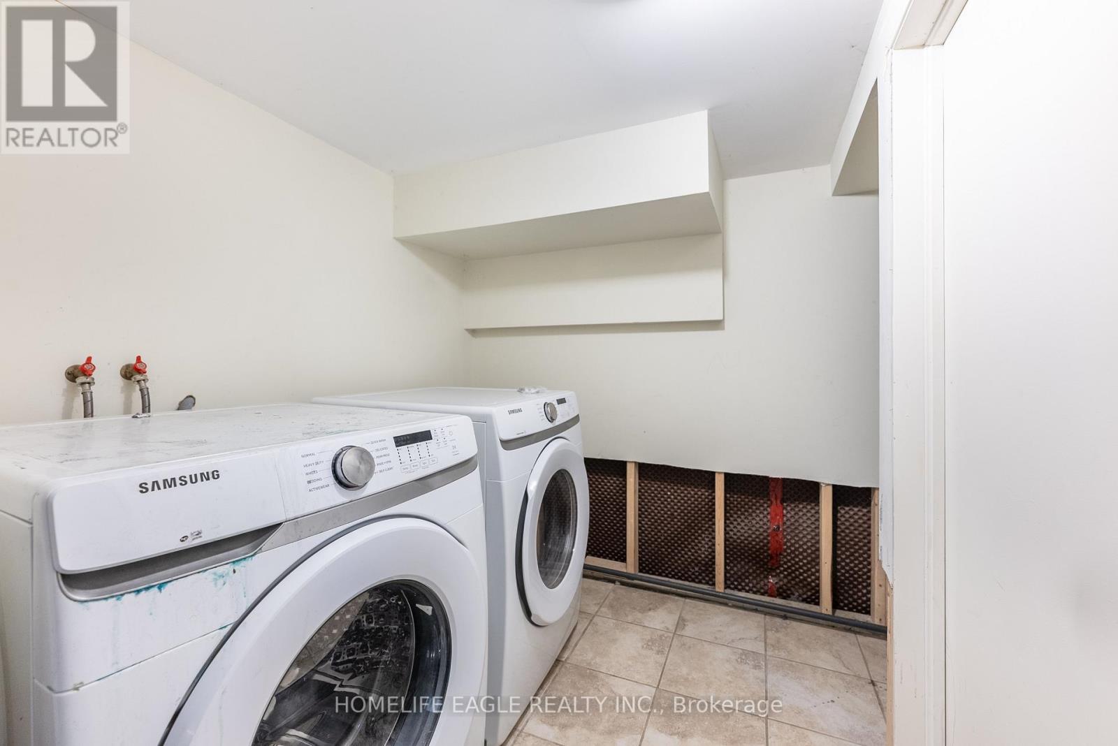 87 SIMCOE RD