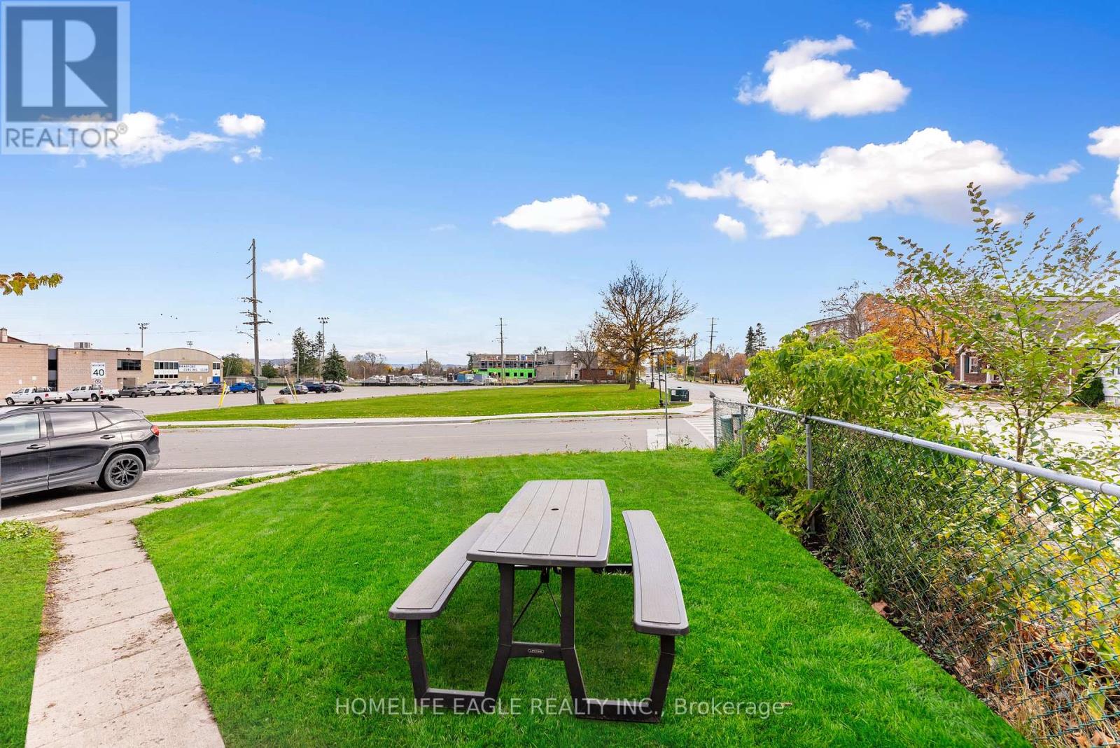 87 SIMCOE RD