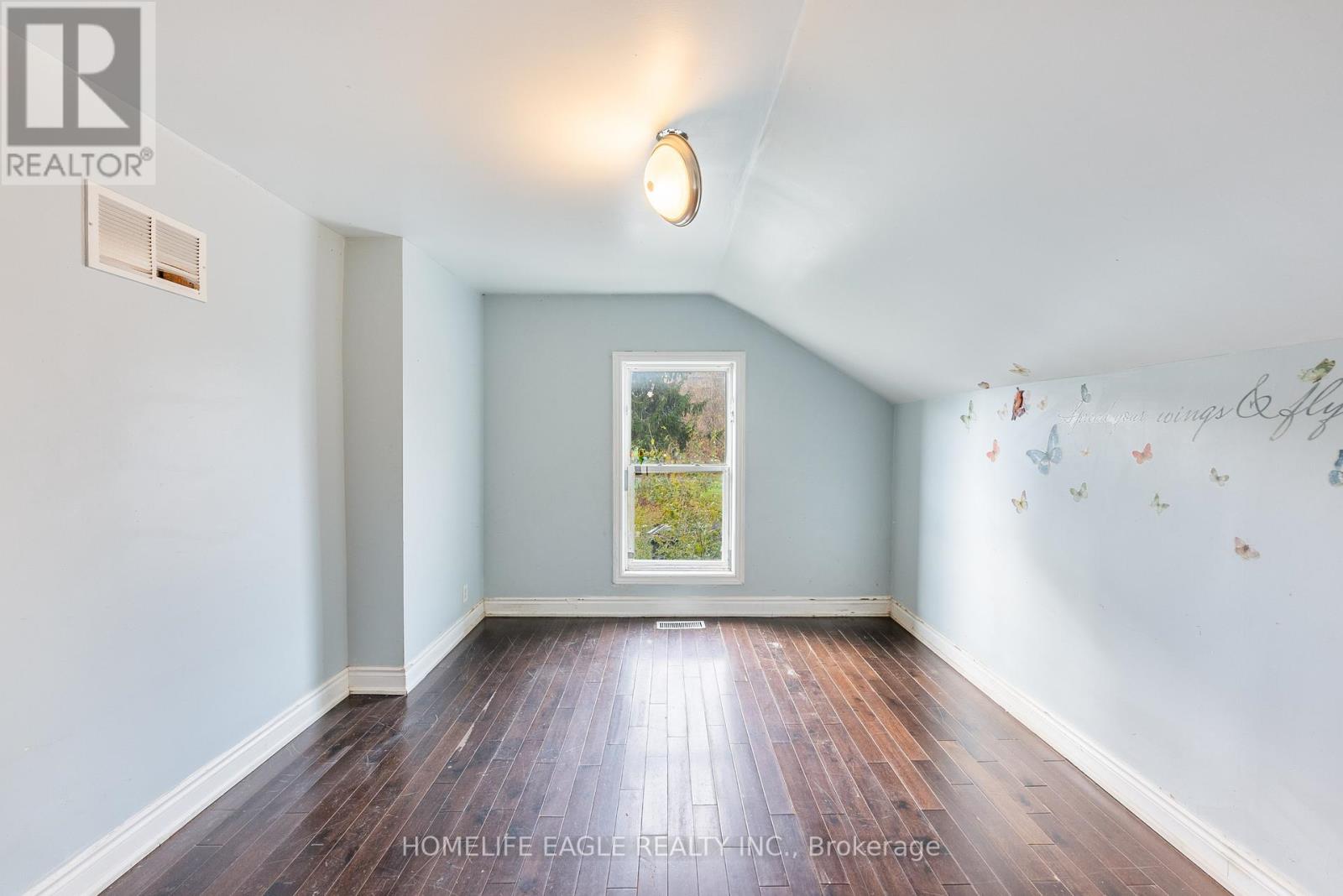 87 SIMCOE RD