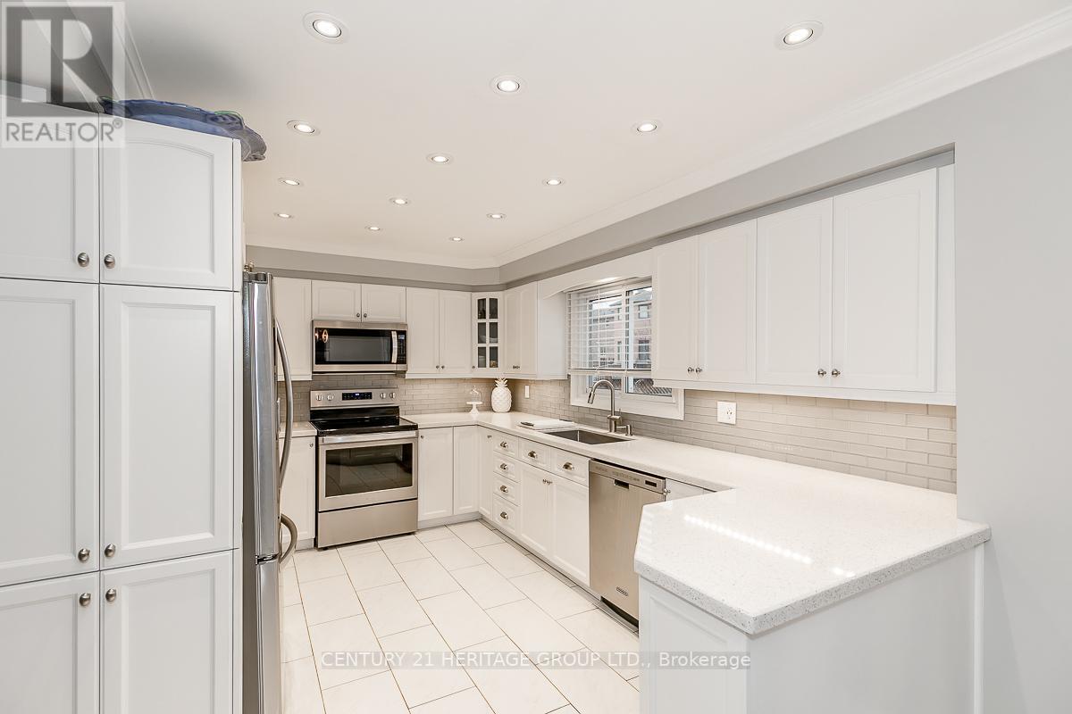 385 TRAVISS DR