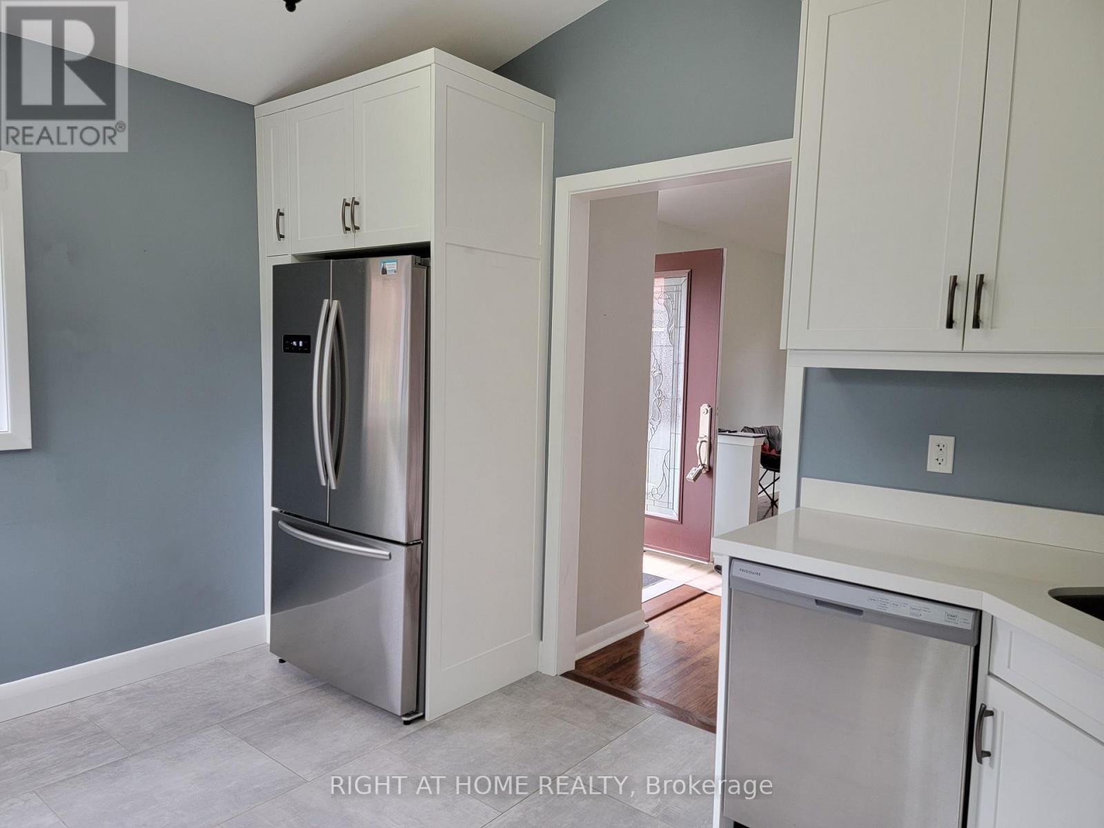 82 MURRAY DR