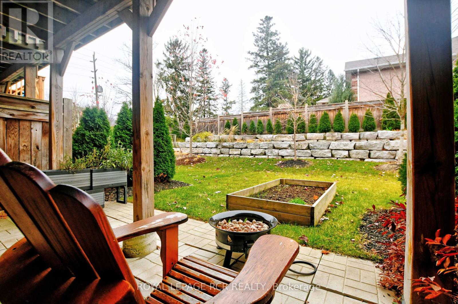 216 APPLETON CRT