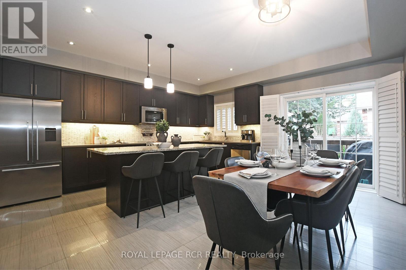 216 APPLETON CRT