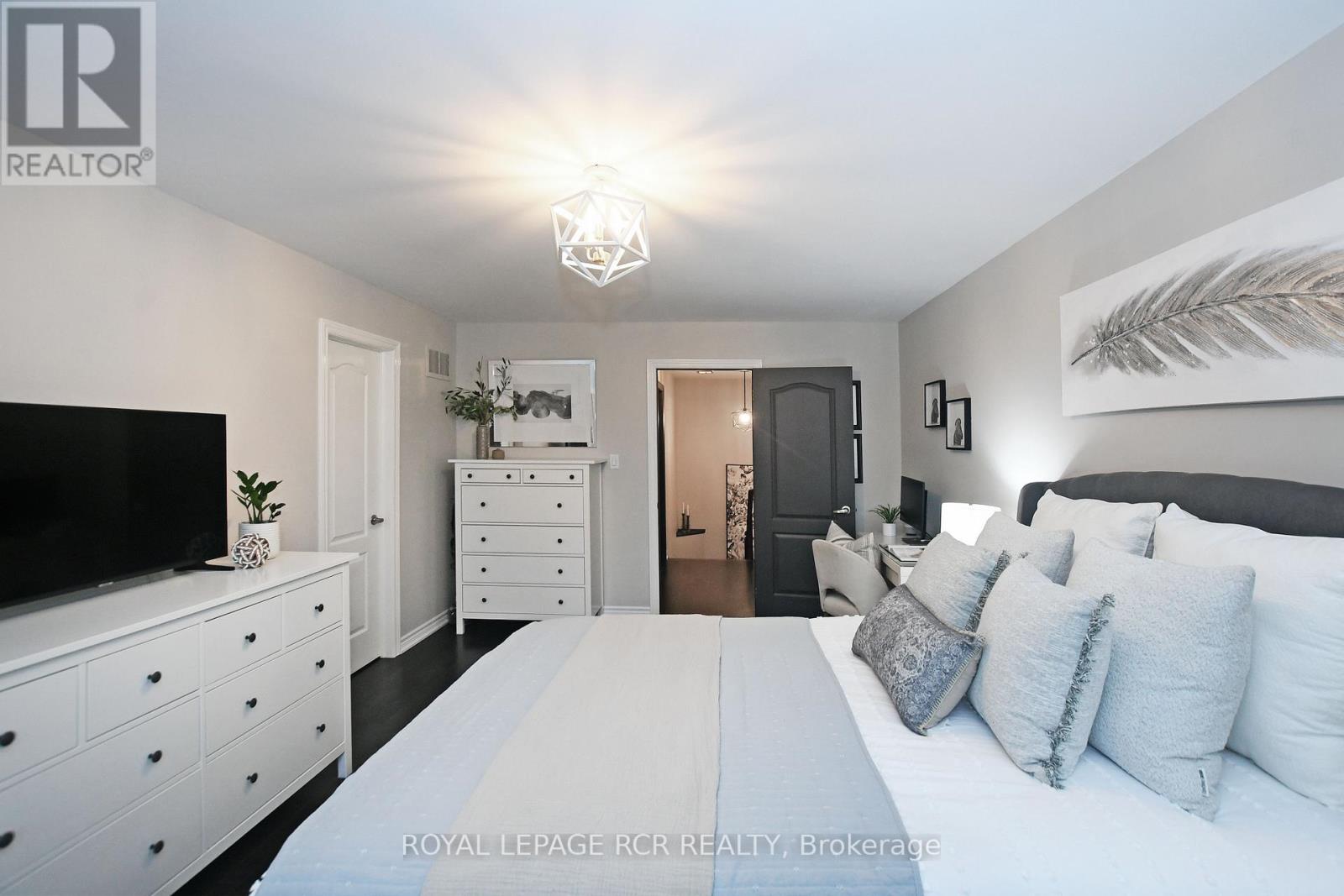 216 APPLETON CRT