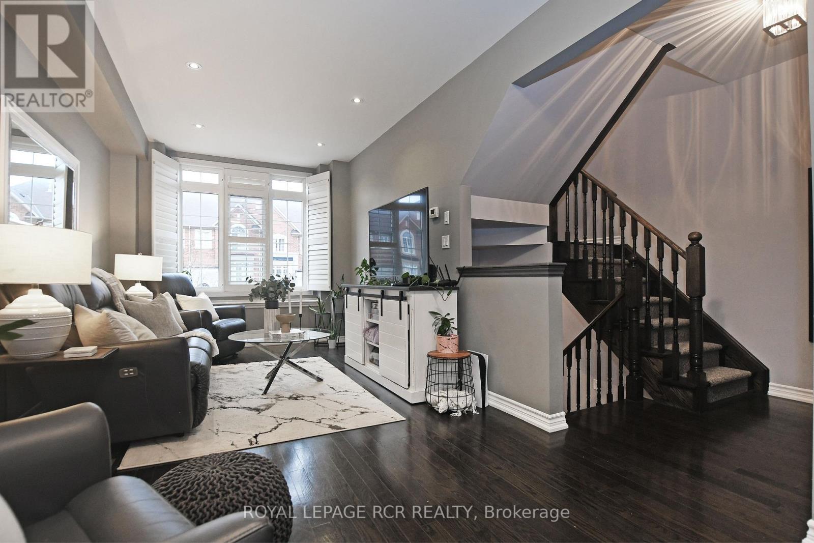 216 APPLETON CRT